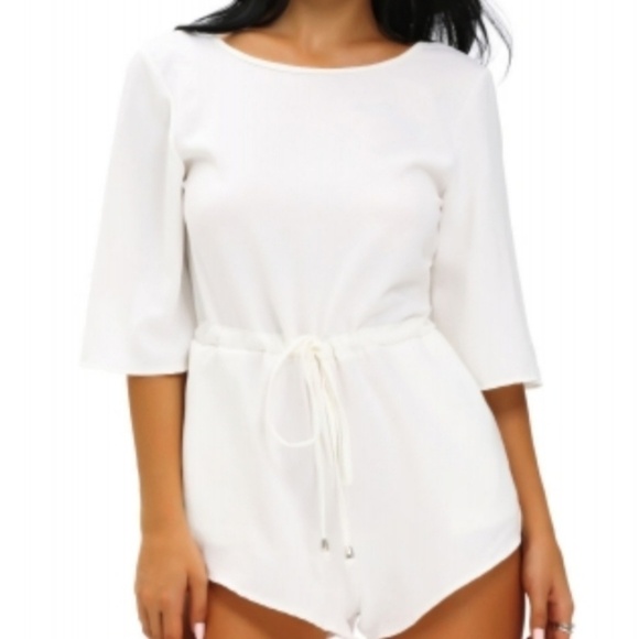 MEDIUM All White Tie-Back Shorts Romper in Size Medium 6 - Picture 1 of 6